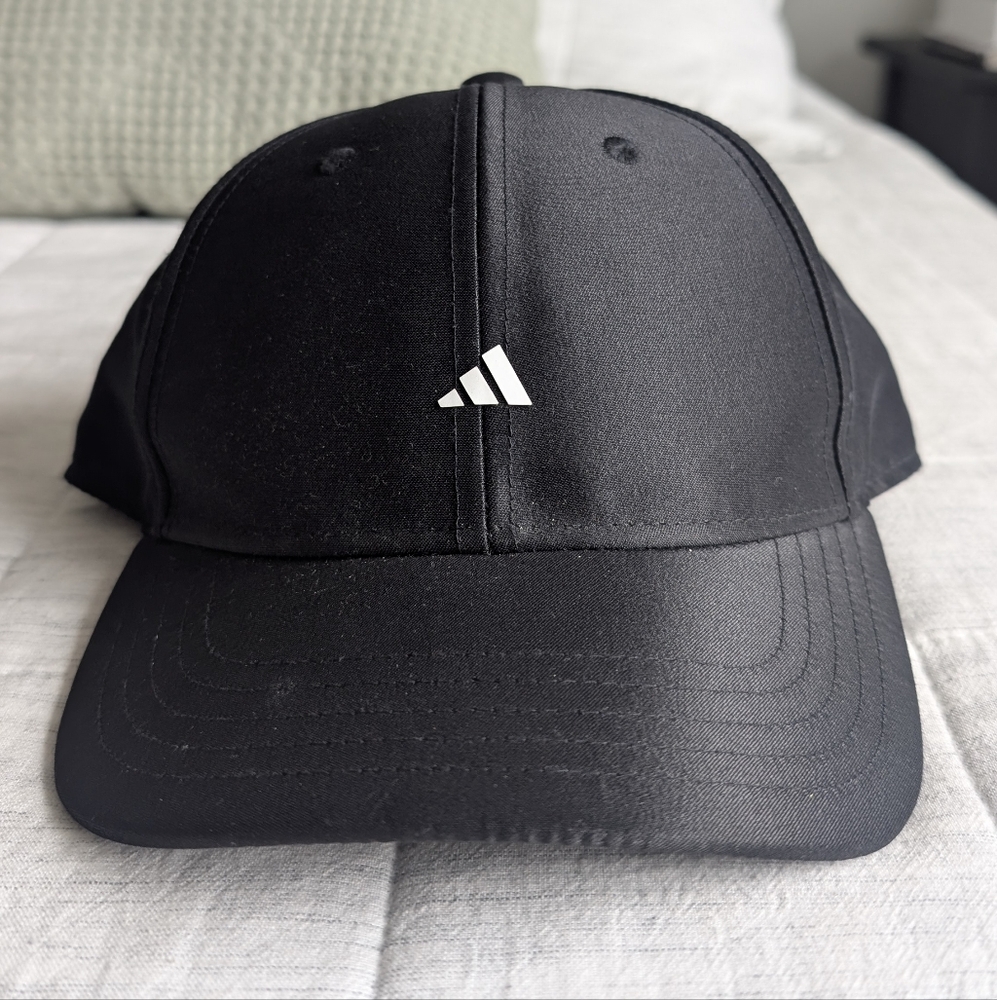 Adidas black hat | Woman
